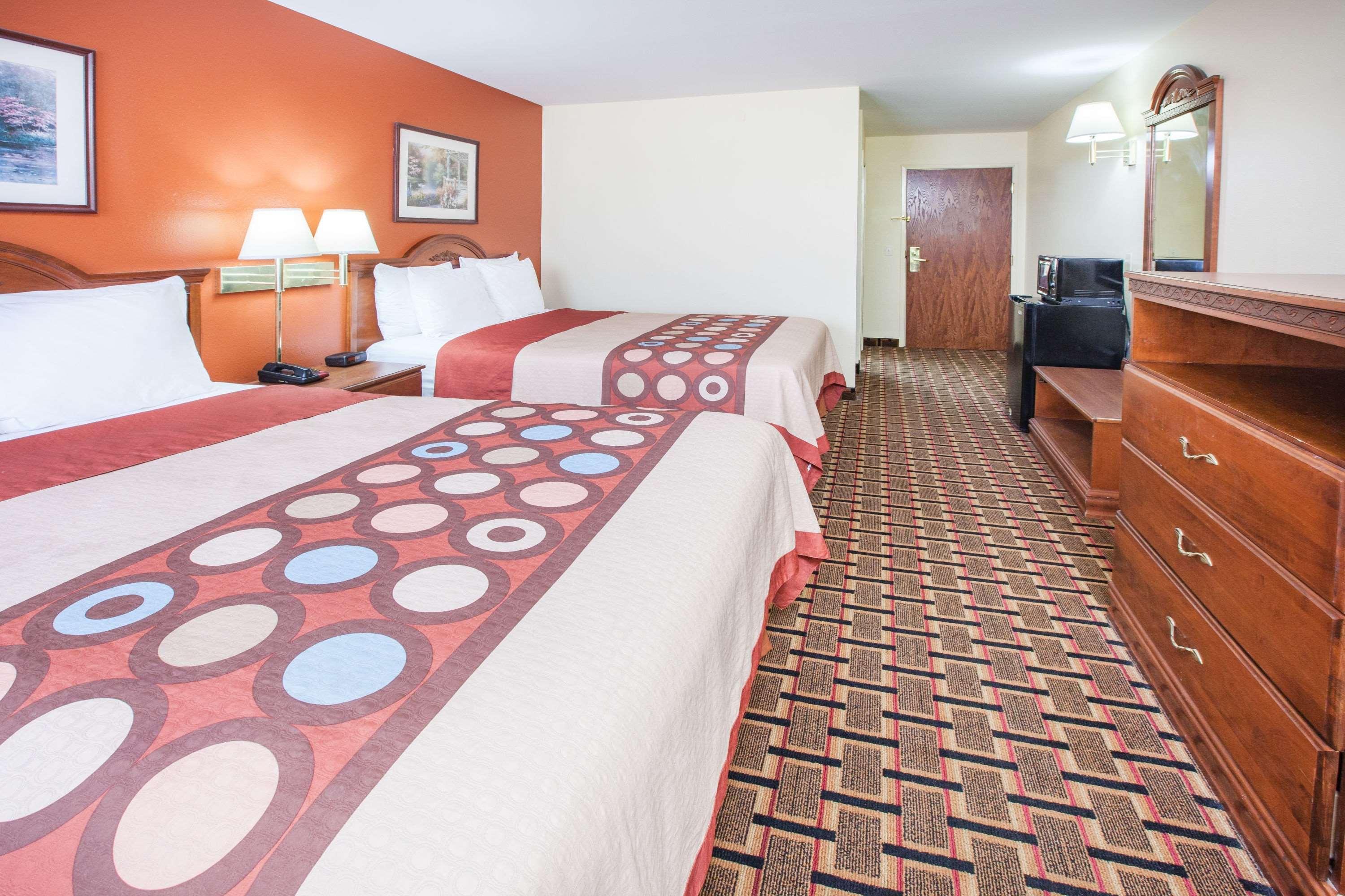 Super 8 By Wyndham White Hall Extérieur photo