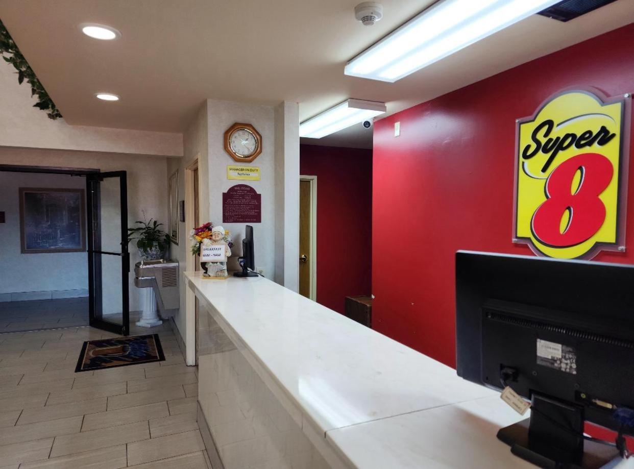 Super 8 By Wyndham White Hall Extérieur photo