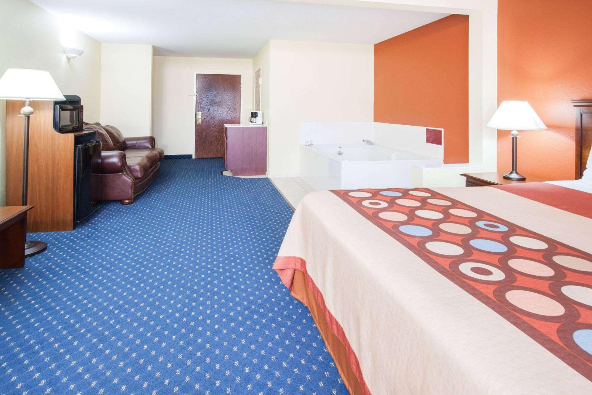 Super 8 By Wyndham White Hall Extérieur photo