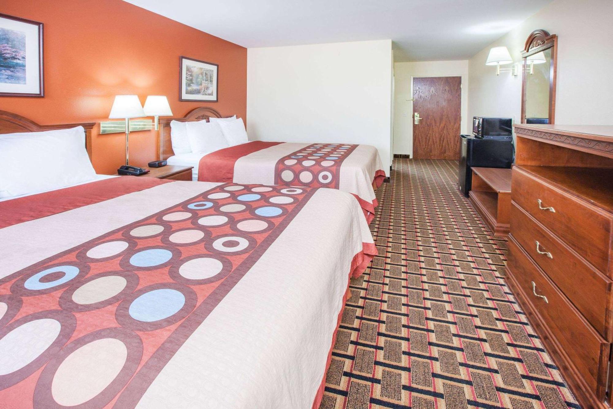 Super 8 By Wyndham White Hall Extérieur photo